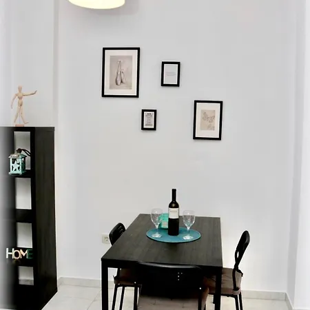Cyriacus Flat In The Heart Of 아파트