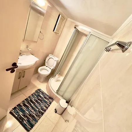 아파트 Cyriacus Flat In The Heart Of