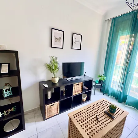 Cyriacus Flat In The Heart Of *