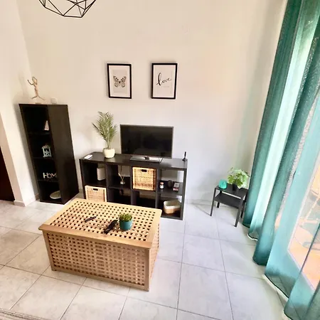 Cyriacus Flat In The Heart Of *