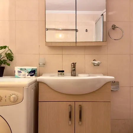 Cyriacus Flat In The Heart Of